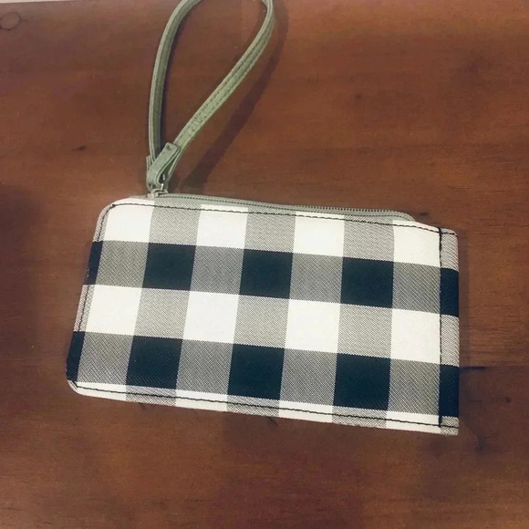Black and white checkered wallet with a b on front - Picture 2 of 5